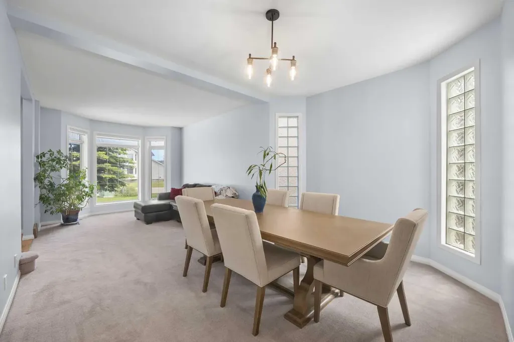 31 Hamptons Heath NW Calgary AB T3A 5E8