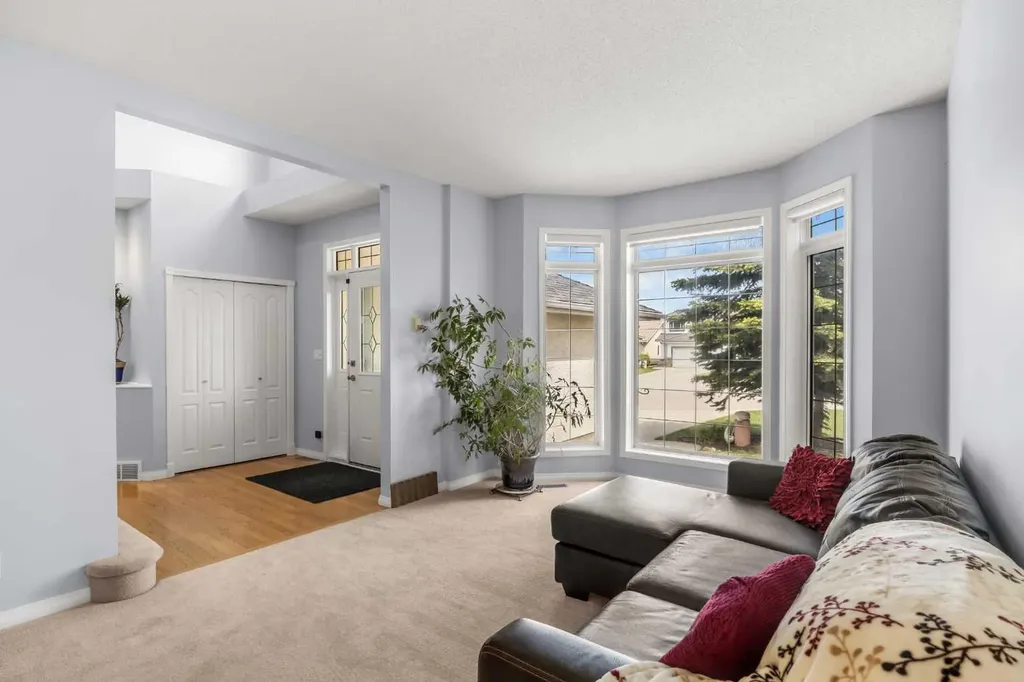 31 Hamptons Heath NW Calgary AB T3A 5E8