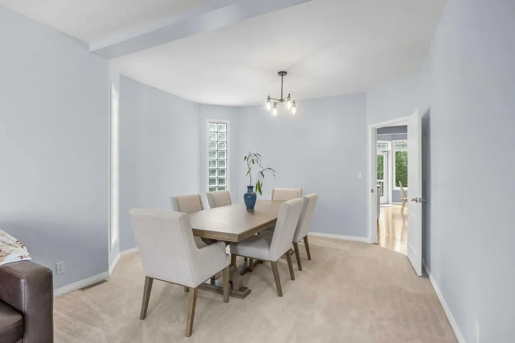 31 Hamptons Heath NW Calgary AB T3A 5E8
