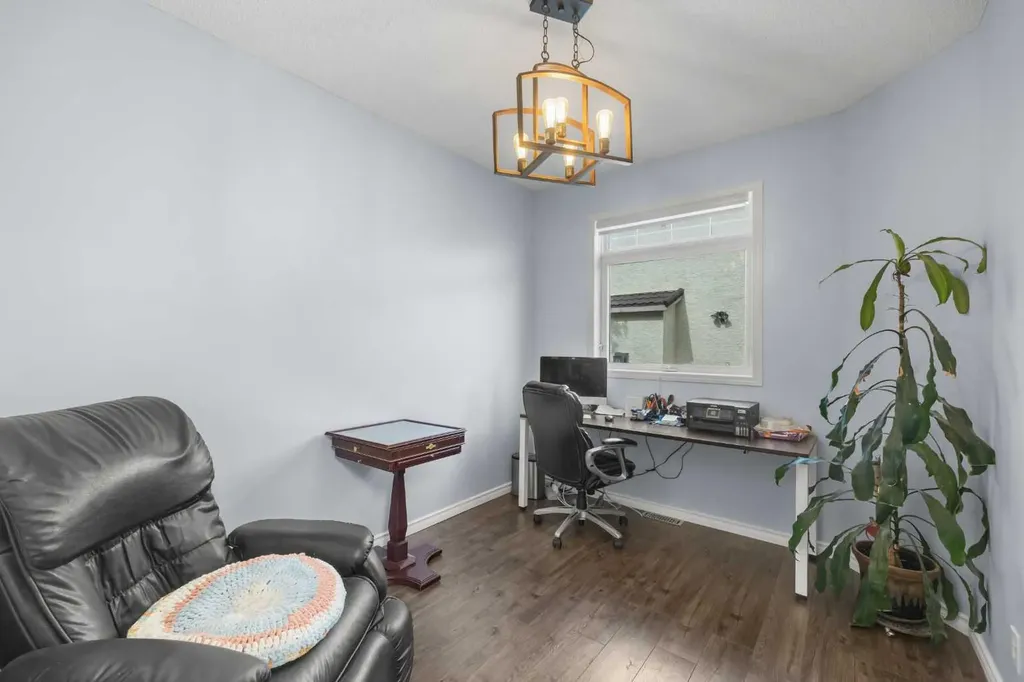 31 Hamptons Heath NW Calgary AB T3A 5E8