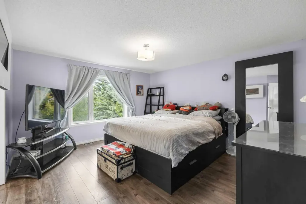 31 Hamptons Heath NW Calgary AB T3A 5E8