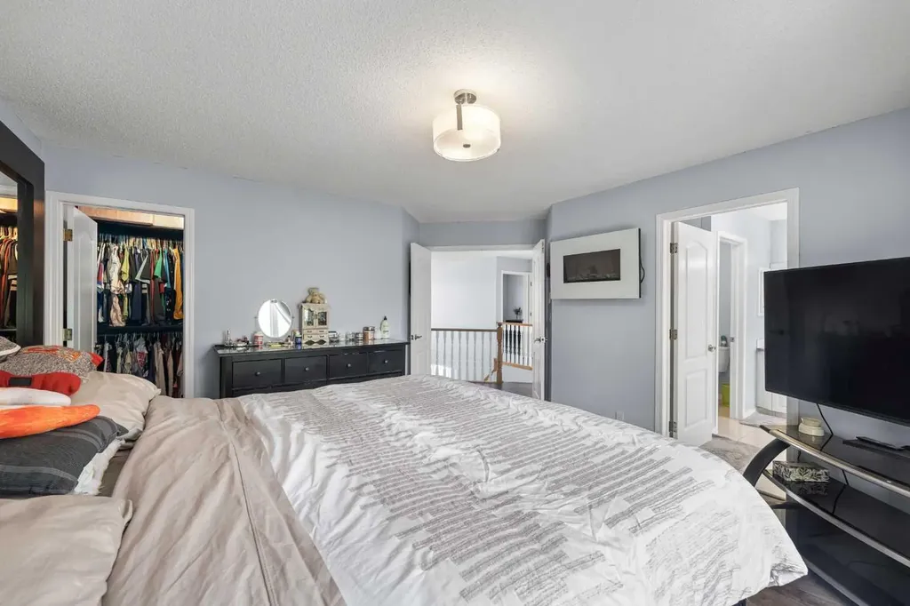 31 Hamptons Heath NW Calgary AB T3A 5E8