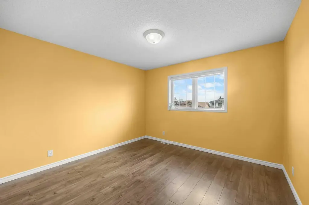 31 Hamptons Heath NW Calgary AB T3A 5E8