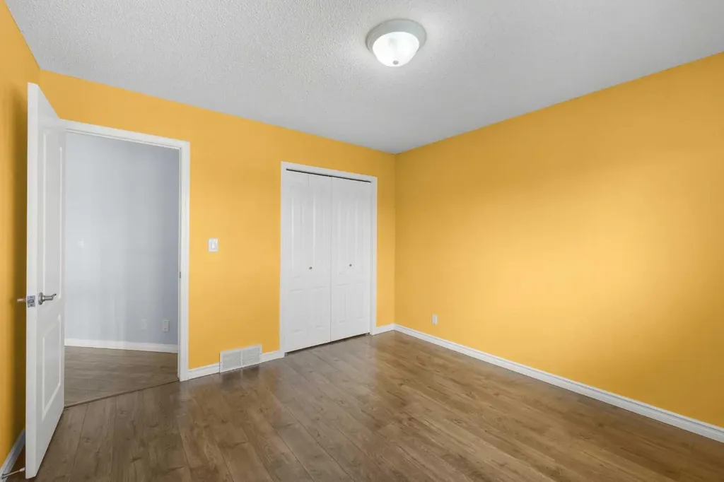 31 Hamptons Heath NW Calgary AB T3A 5E8
