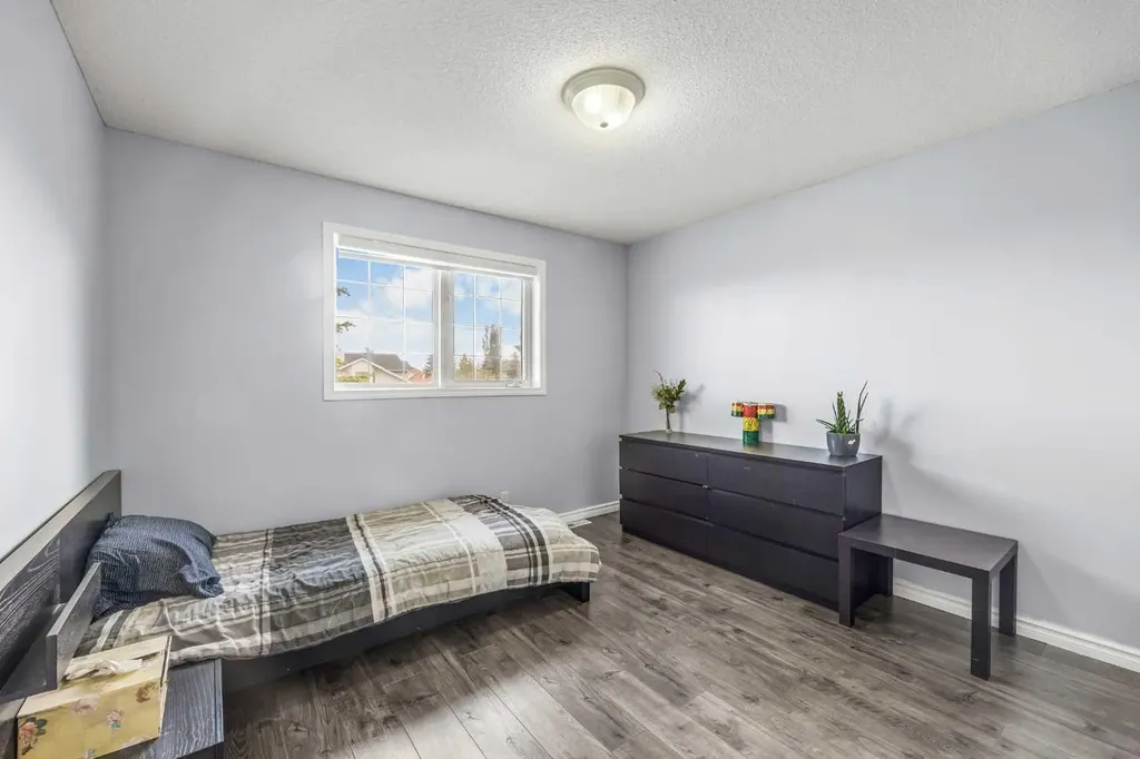 31 Hamptons Heath NW Calgary AB T3A 5E8