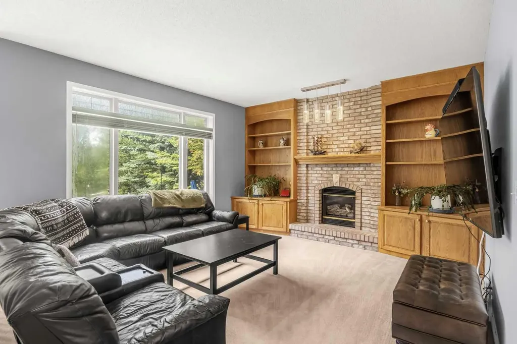 31 Hamptons Heath NW Calgary AB T3A 5E8