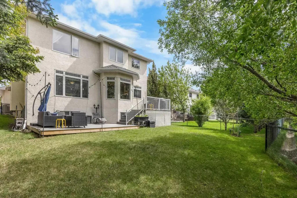 31 Hamptons Heath NW Calgary AB T3A 5E8