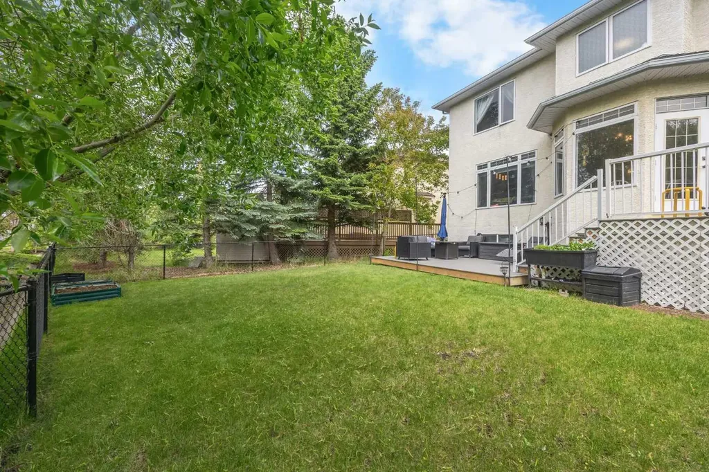 31 Hamptons Heath NW Calgary AB T3A 5E8