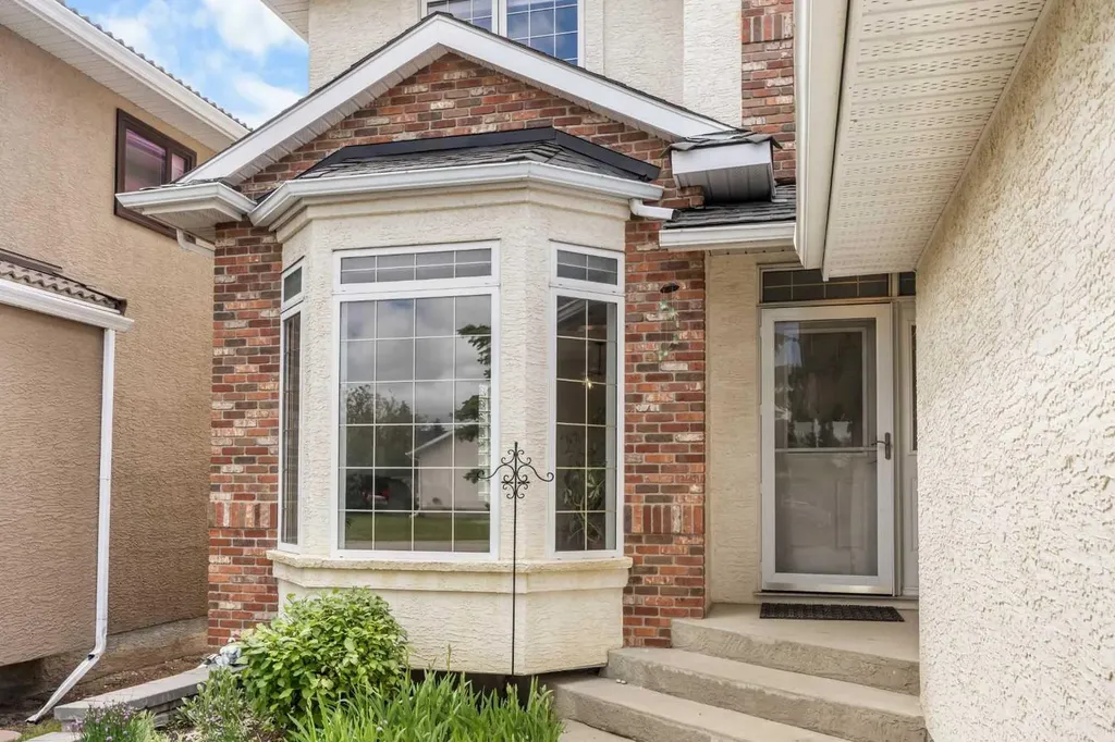 31 Hamptons Heath NW Calgary AB T3A 5E8