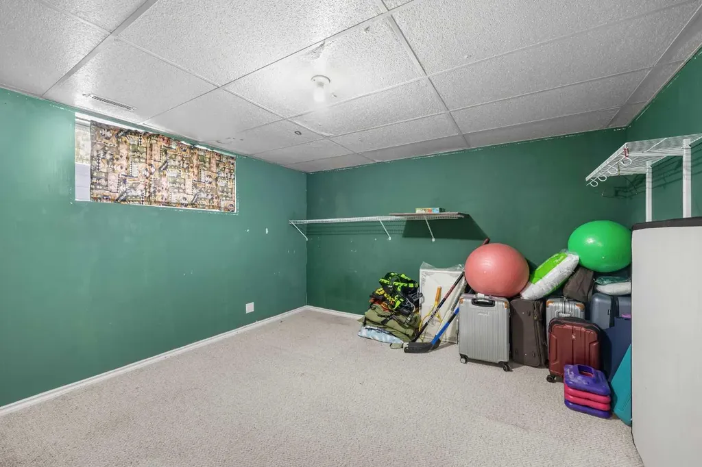 31 Hamptons Heath NW Calgary AB T3A 5E8