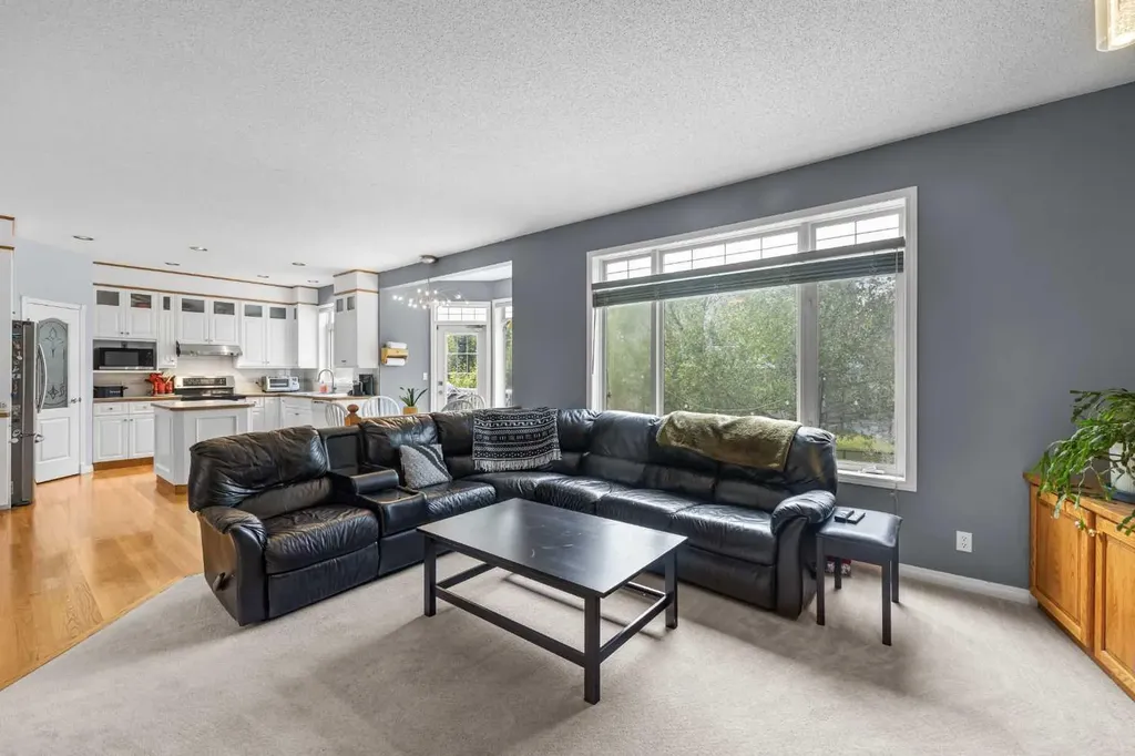 31 Hamptons Heath NW Calgary AB T3A 5E8