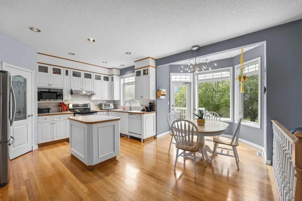 31 Hamptons Heath NW Calgary AB T3A 5E8