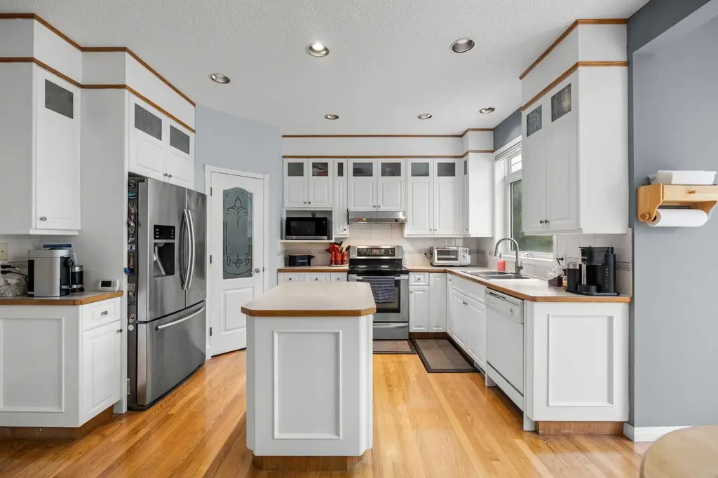 31 Hamptons Heath NW Calgary AB T3A 5E8