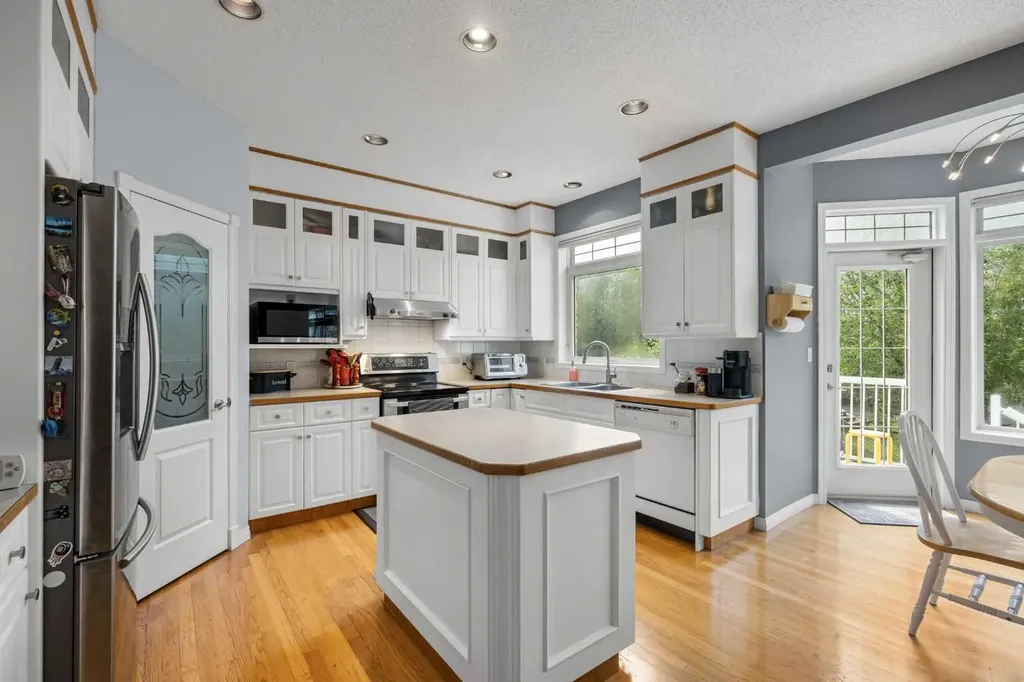 31 Hamptons Heath NW Calgary AB T3A 5E8