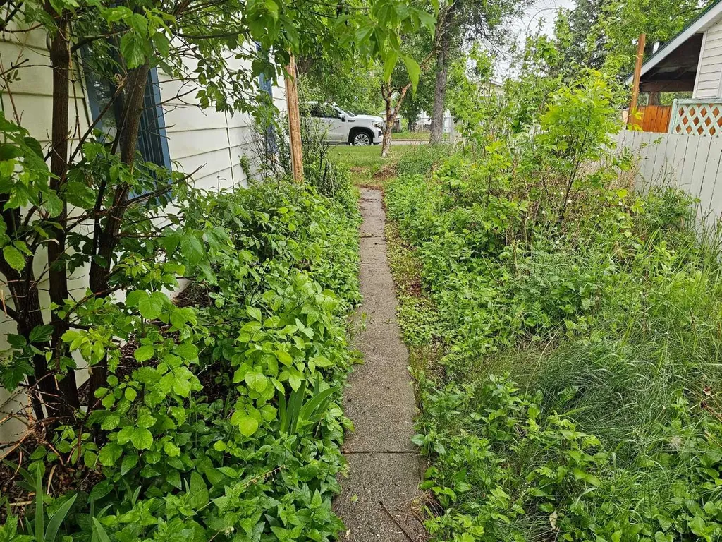 2203 23 Street Nanton AB T0L 1R0