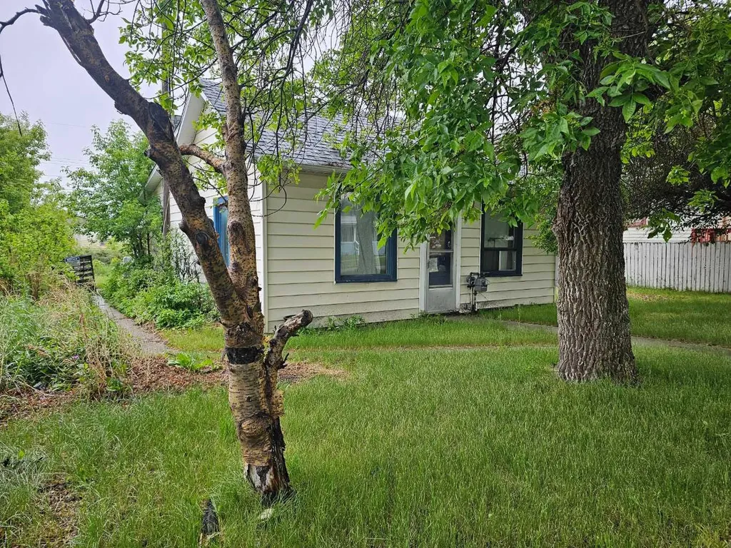2203 23 Street Nanton AB T0L 1R0