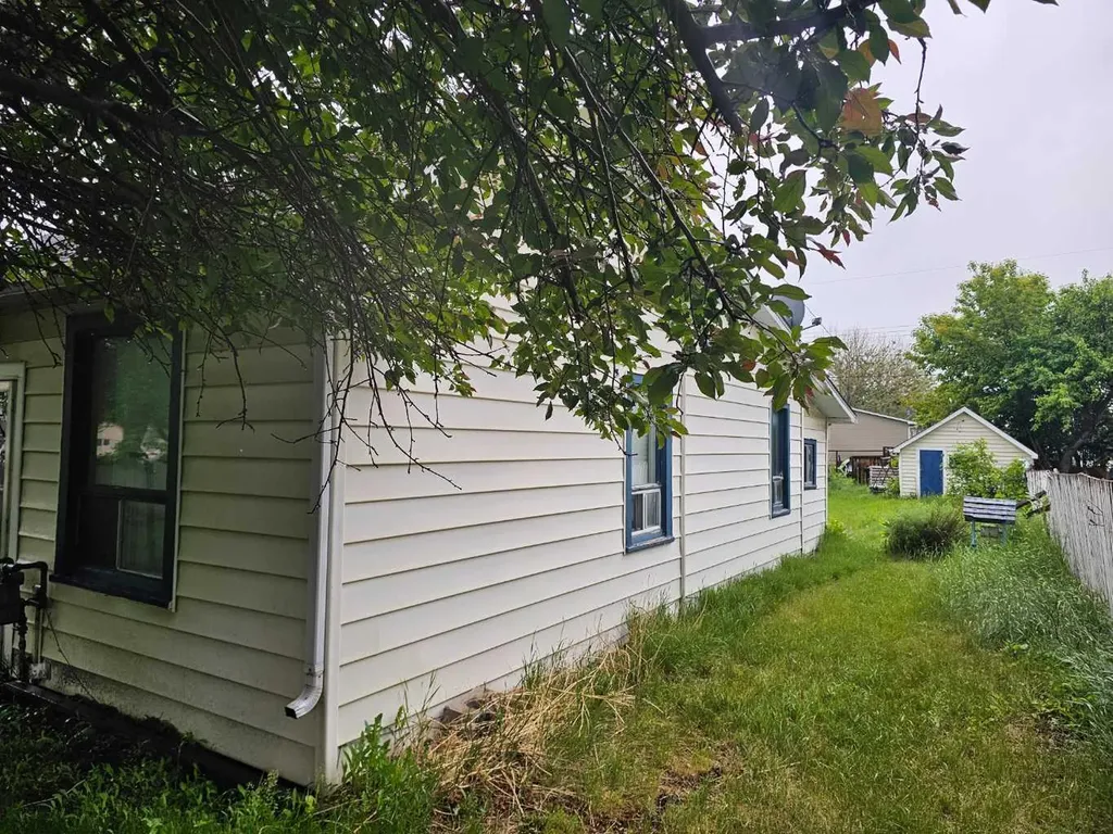 2203 23 Street Nanton AB T0L 1R0