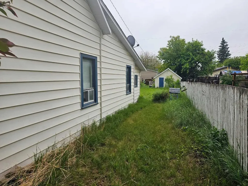 2203 23 Street Nanton AB T0L 1R0