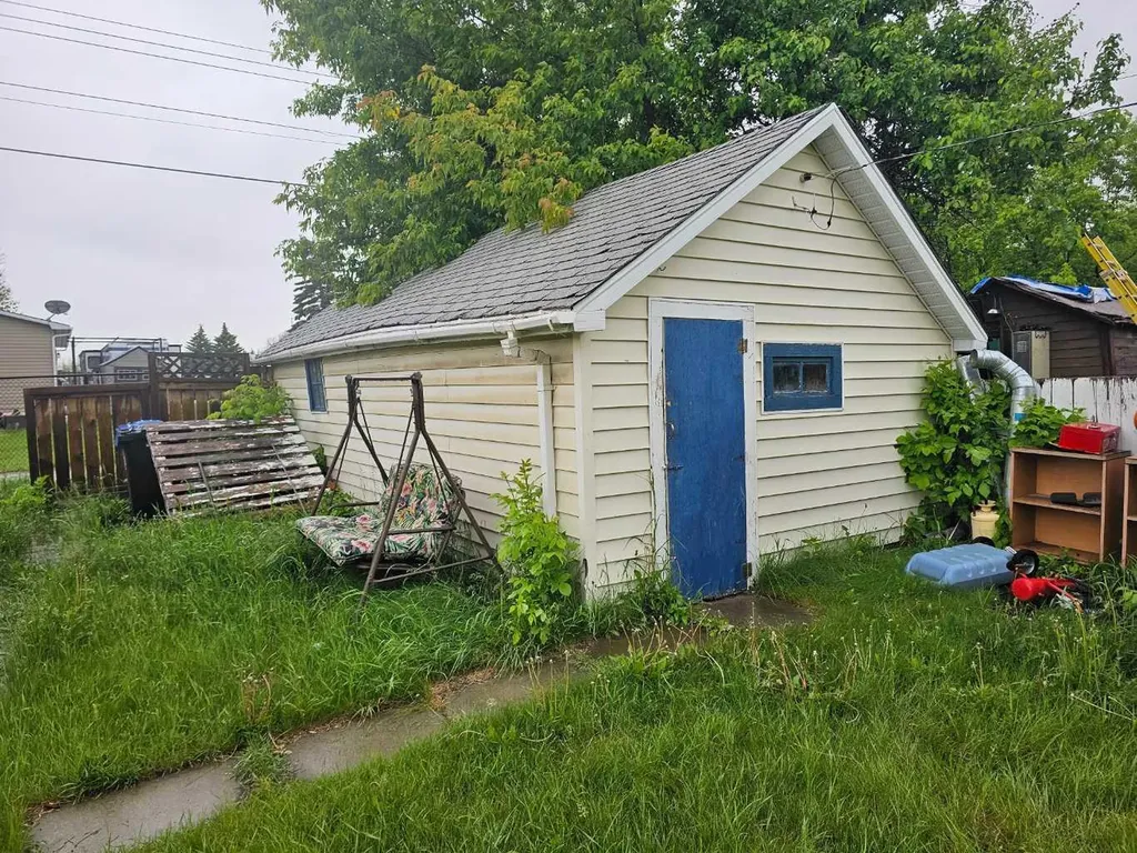 2203 23 Street Nanton AB T0L 1R0
