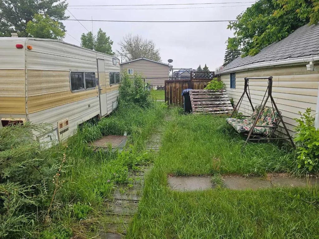 2203 23 Street Nanton AB T0L 1R0