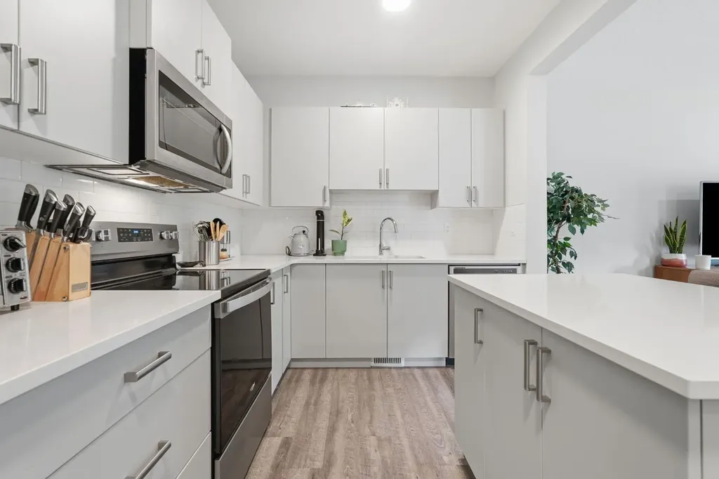 15 Tuscany Summit Square NW Calgary AB T3L 0G1