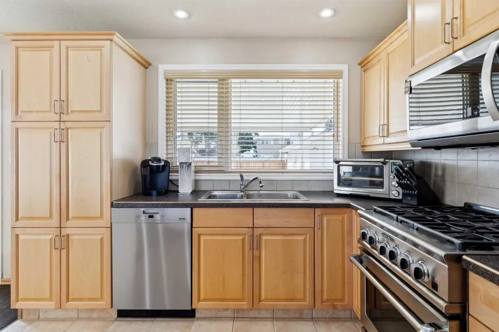 8523 Addison Place SE Calgary AB T2H 1R6