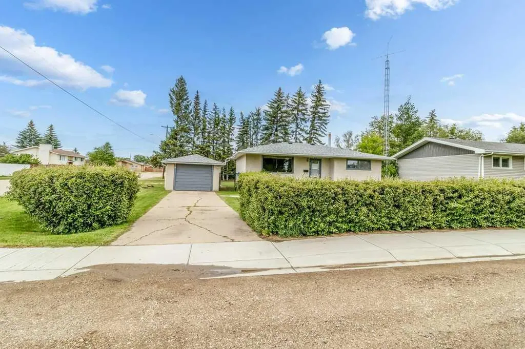 4638 50 Avenue Bentley AB T0C 0J0