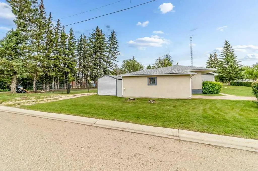 4638 50 Avenue Bentley AB T0C 0J0