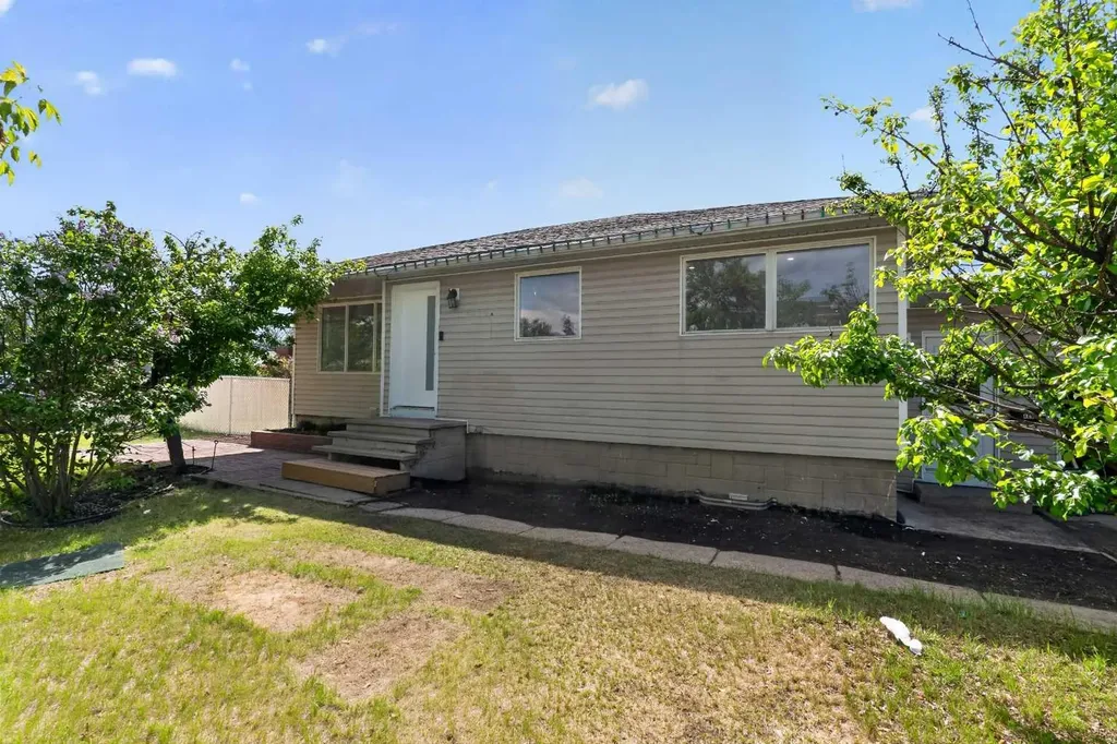 9204 100 Street Grande Prairie AB T8V2K7