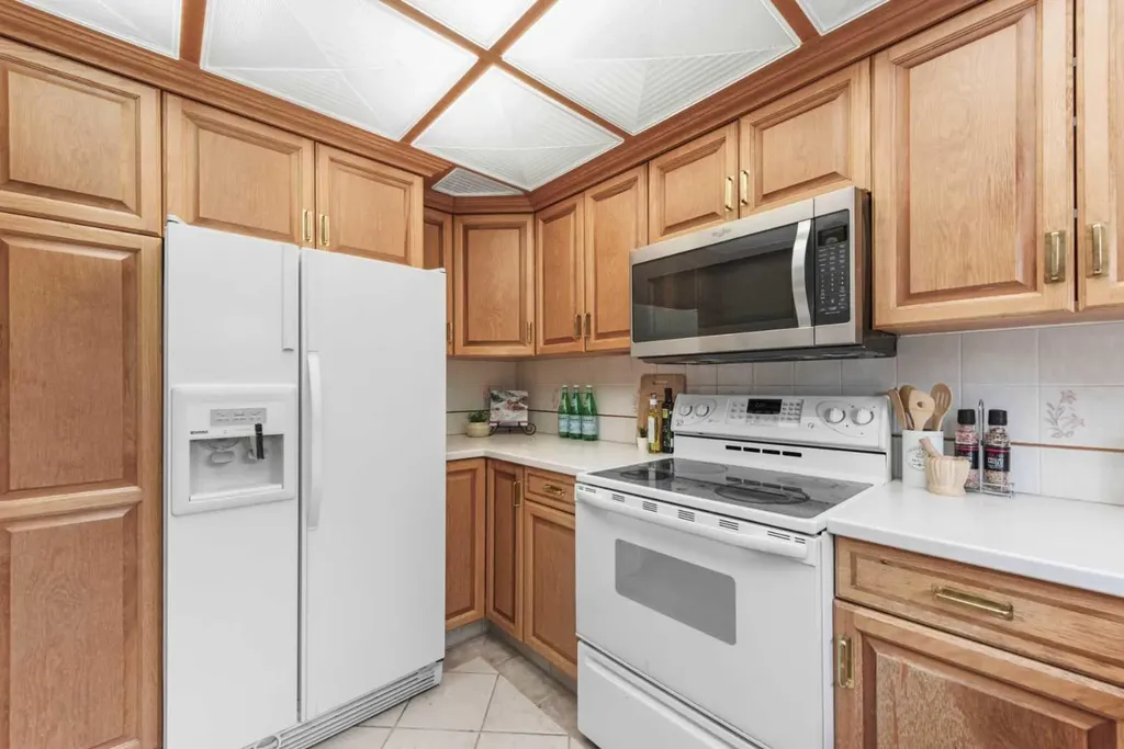 423 Spyhill Road NW Calgary AB T2K 3P1