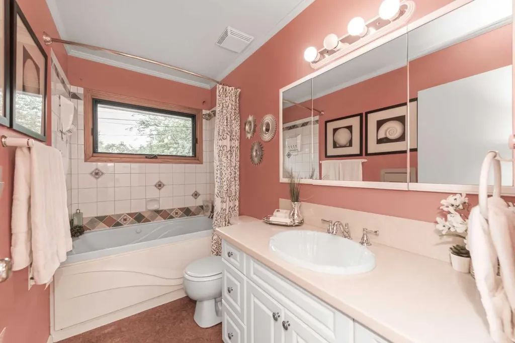 423 Spyhill Road NW Calgary AB T2K 3P1