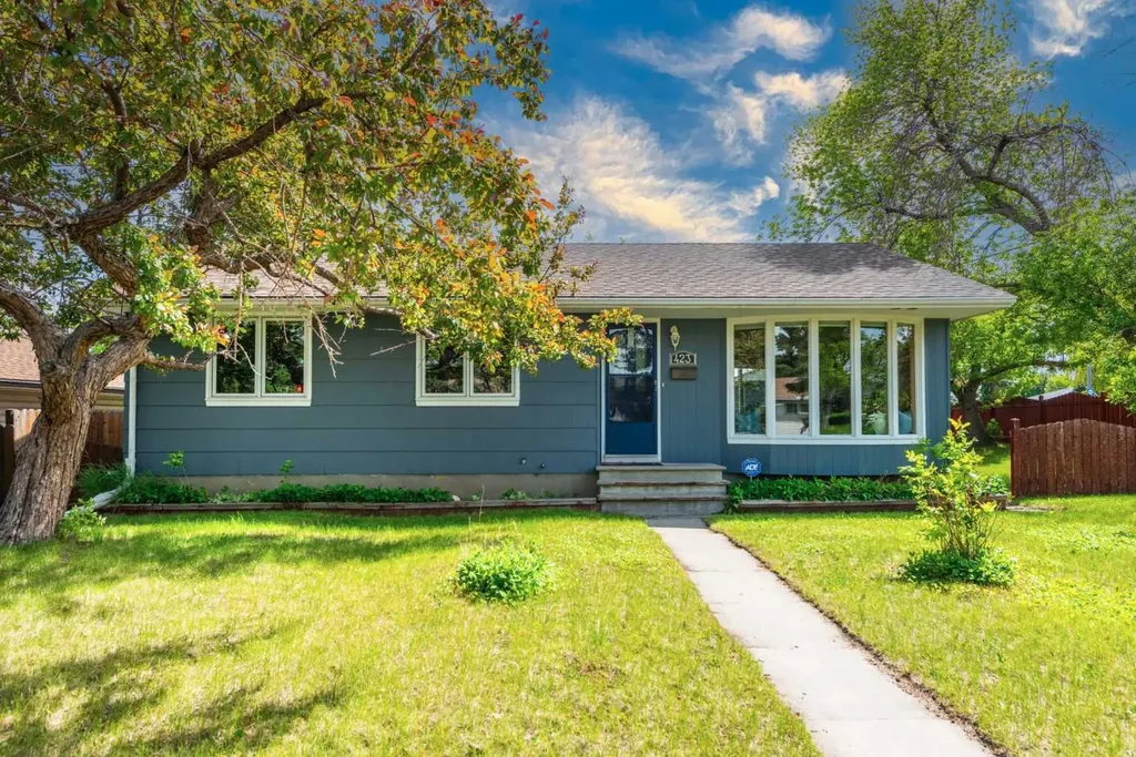 423 Spyhill Road NW Calgary AB T2K 3P1