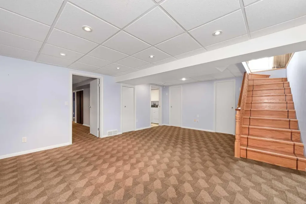 423 Spyhill Road NW Calgary AB T2K 3P1