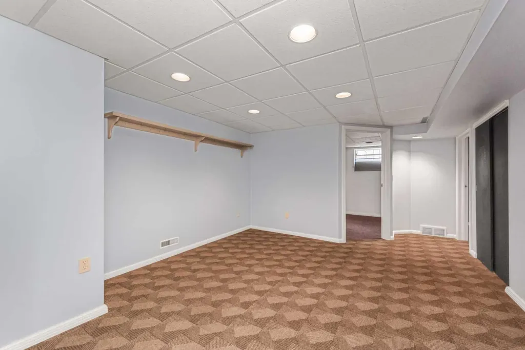 423 Spyhill Road NW Calgary AB T2K 3P1