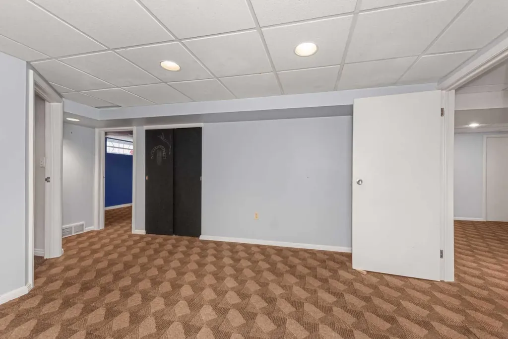 423 Spyhill Road NW Calgary AB T2K 3P1