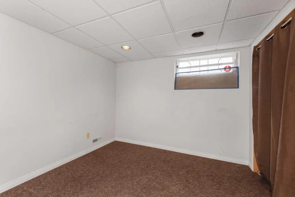 423 Spyhill Road NW Calgary AB T2K 3P1