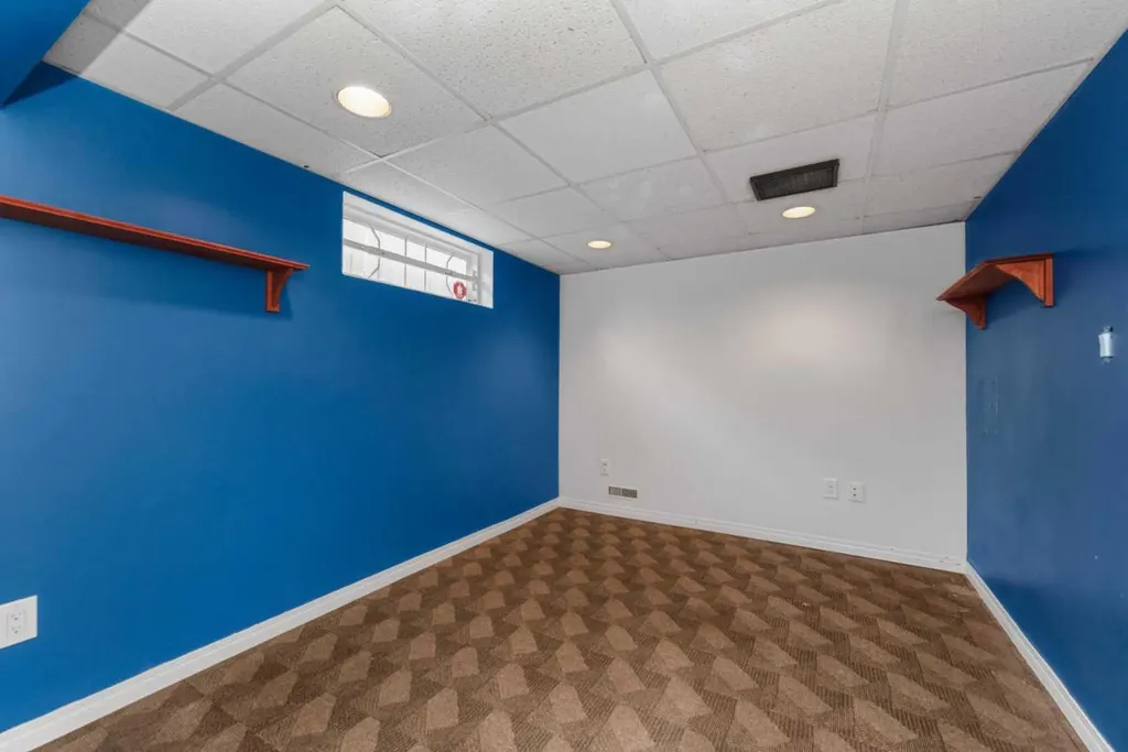 423 Spyhill Road NW Calgary AB T2K 3P1