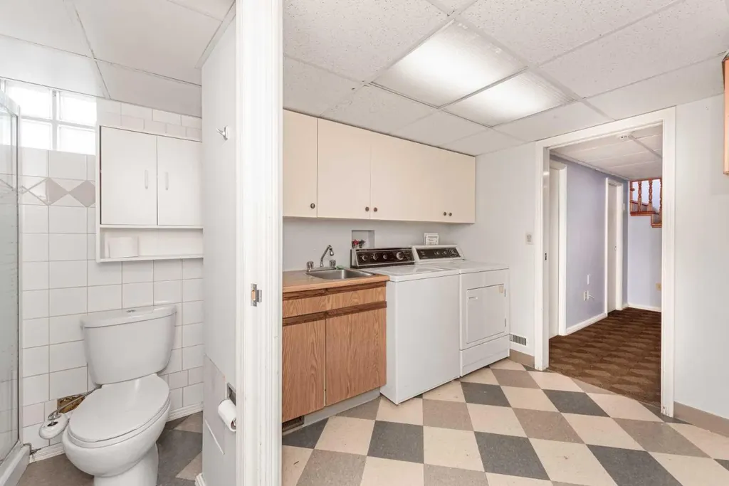 423 Spyhill Road NW Calgary AB T2K 3P1