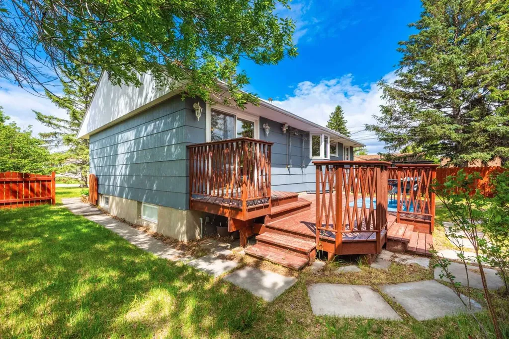 423 Spyhill Road NW Calgary AB T2K 3P1
