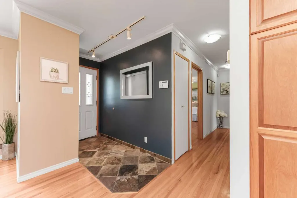 423 Spyhill Road NW Calgary AB T2K 3P1