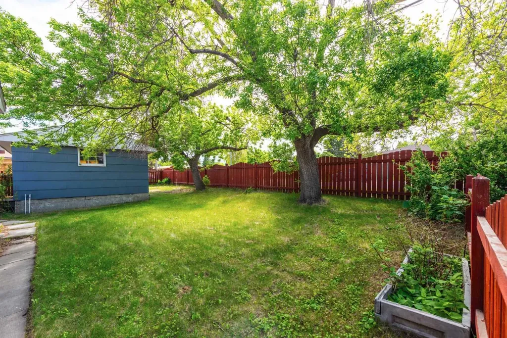 423 Spyhill Road NW Calgary AB T2K 3P1
