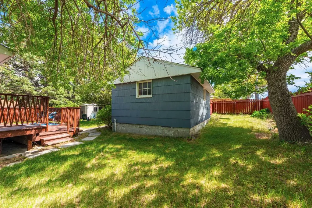 423 Spyhill Road NW Calgary AB T2K 3P1