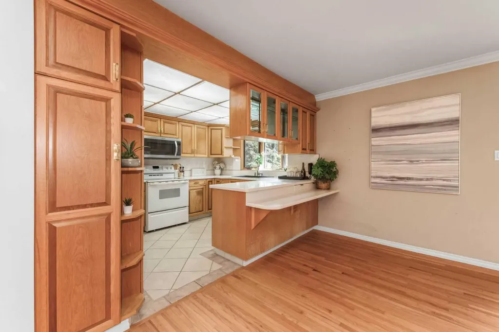 423 Spyhill Road NW Calgary AB T2K 3P1