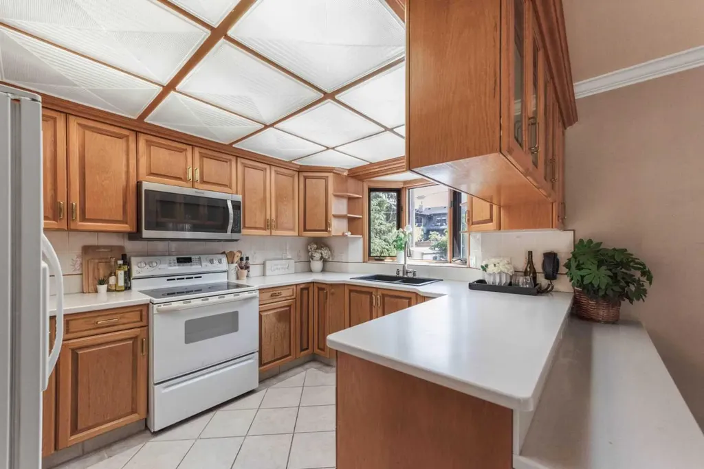 423 Spyhill Road NW Calgary AB T2K 3P1