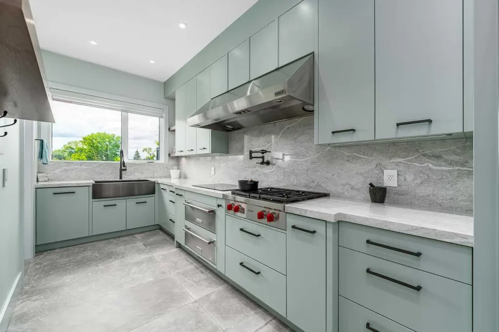 1911 52 Street NW Calgary AB T3B 1C3