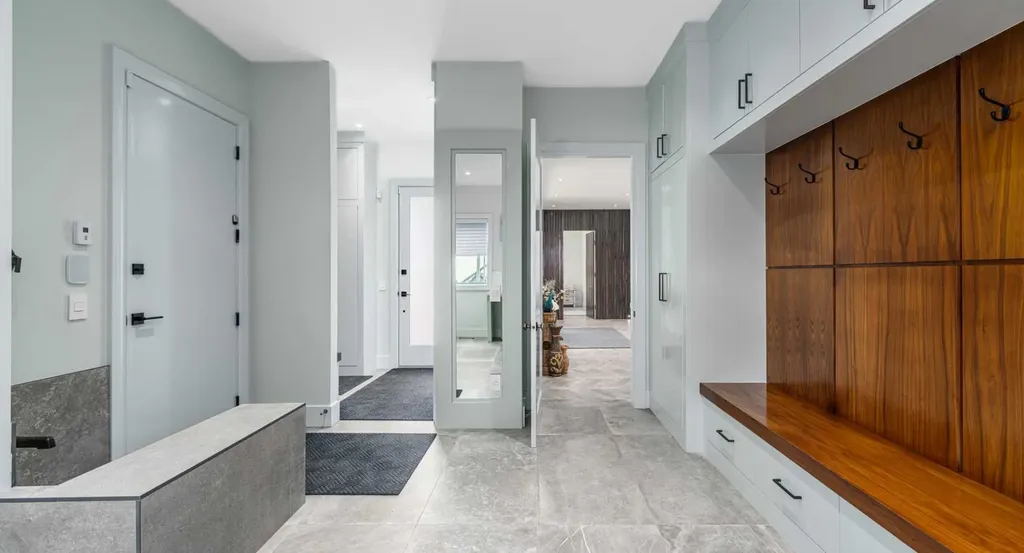 1911 52 Street NW Calgary AB T3B 1C3