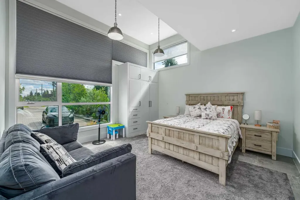 1911 52 Street NW Calgary AB T3B 1C3