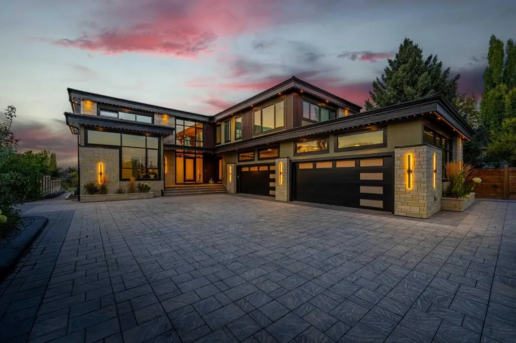 1911 52 Street NW Calgary AB T3B 1C3