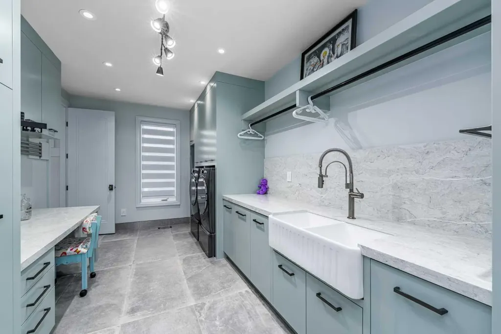1911 52 Street NW Calgary AB T3B 1C3