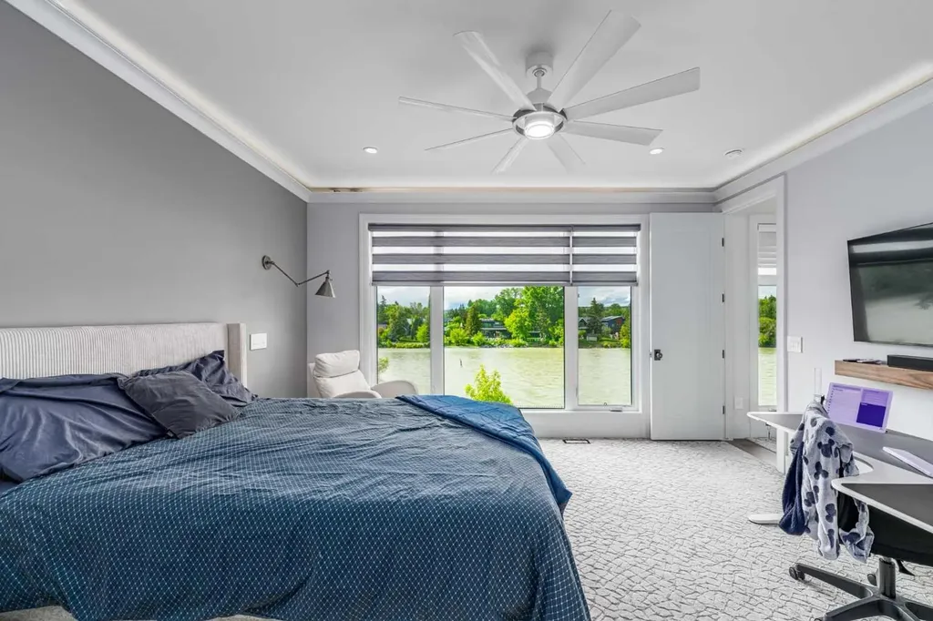 1911 52 Street NW Calgary AB T3B 1C3